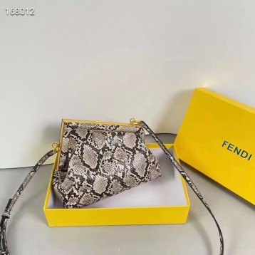 FENDI フェンディ 2021年最新なクラシックな ショルダーバッグ